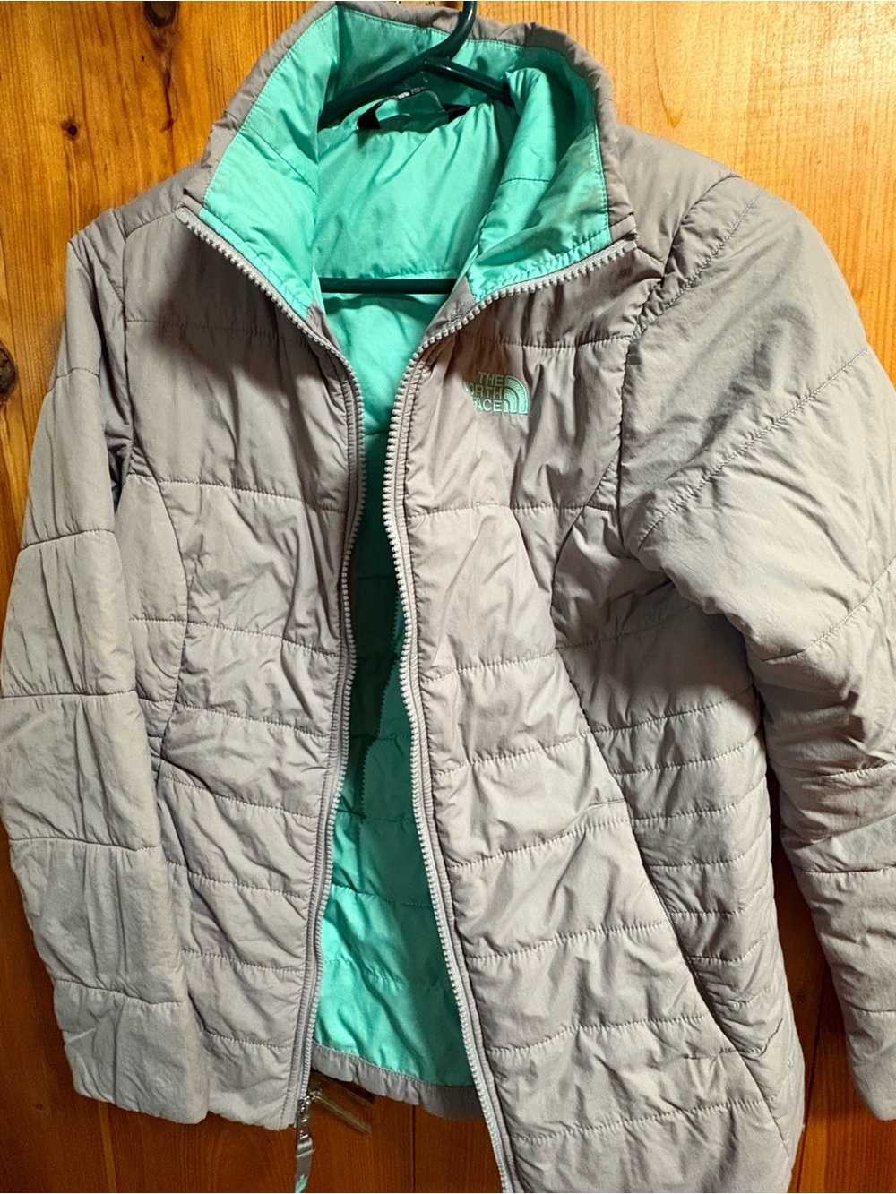 The North Face Women's Quilted Puffer Jacket — Light Gray with Mint Lining